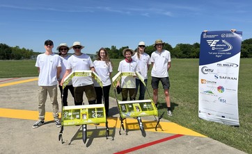 EUROAVIA Rzeszów podczas SAE Aero Design West. Od lewej: Jakub Stryczek, Maciej Nejman, Sebastian Florek, Izabela Zięba, Wojciech Koszelski, Kamil Angowski, Wojciech Stachura,