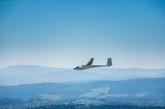 Nowy hangar Akademickiego Ośrodka Szybowcowego w Bezmiechowej