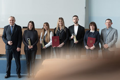 Od lewej: prof. Lech Lichołai, dr inż. Joanna Krasoń, mgr inż. arch. Paulina Więcek, dr inż. arch. Agata Mikrut-Kusy, mgr inż. arch. Przemysław Dybaś, dr inż. arch. Joanna Dudek, prof. PRz Bartosz Miller,