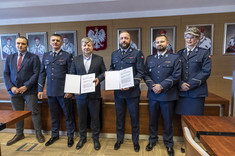 Od lewej: prof. PRz Dominik Strzałka, insp. Piotr Szymański, prof. Piotr Koszelnik, insp. Michał Pudło, podkom. Piotr Marek, podkom. Anna Dryniak,