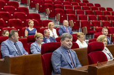 Na pierwszym planie rektor Politechniki Rzeszowskiej prof. P. Koszelnik.